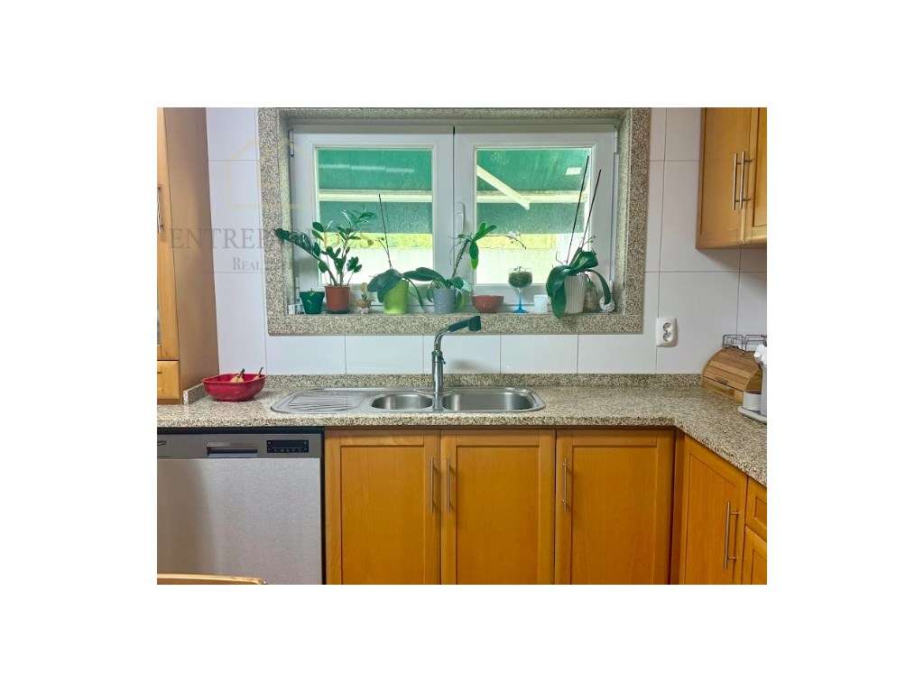 Moradia em banda T3+1 com terraço, perto da praia - para comprar em...-5