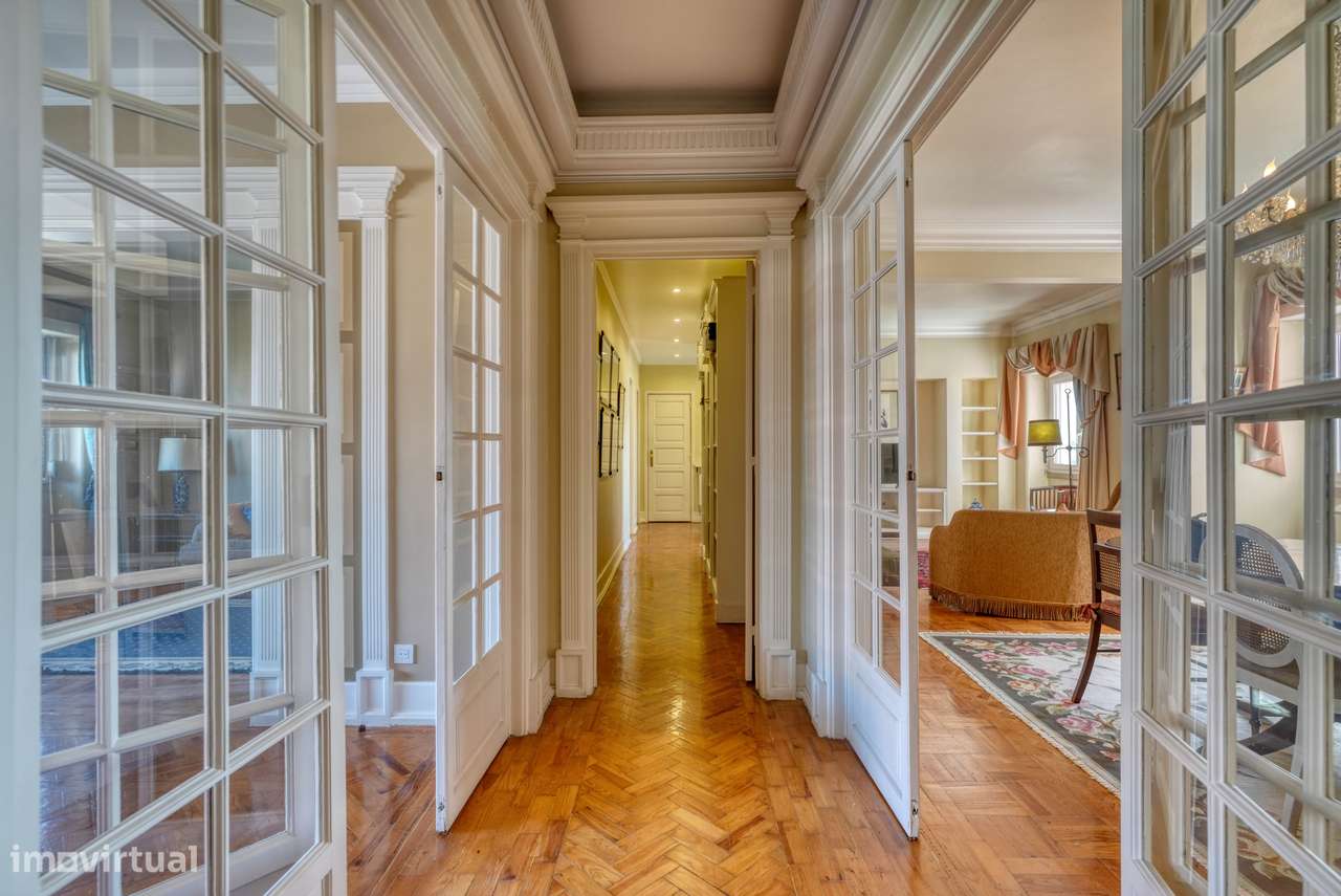 Apartamento T4 com varanda na Av. João XXI, Lisboa-43