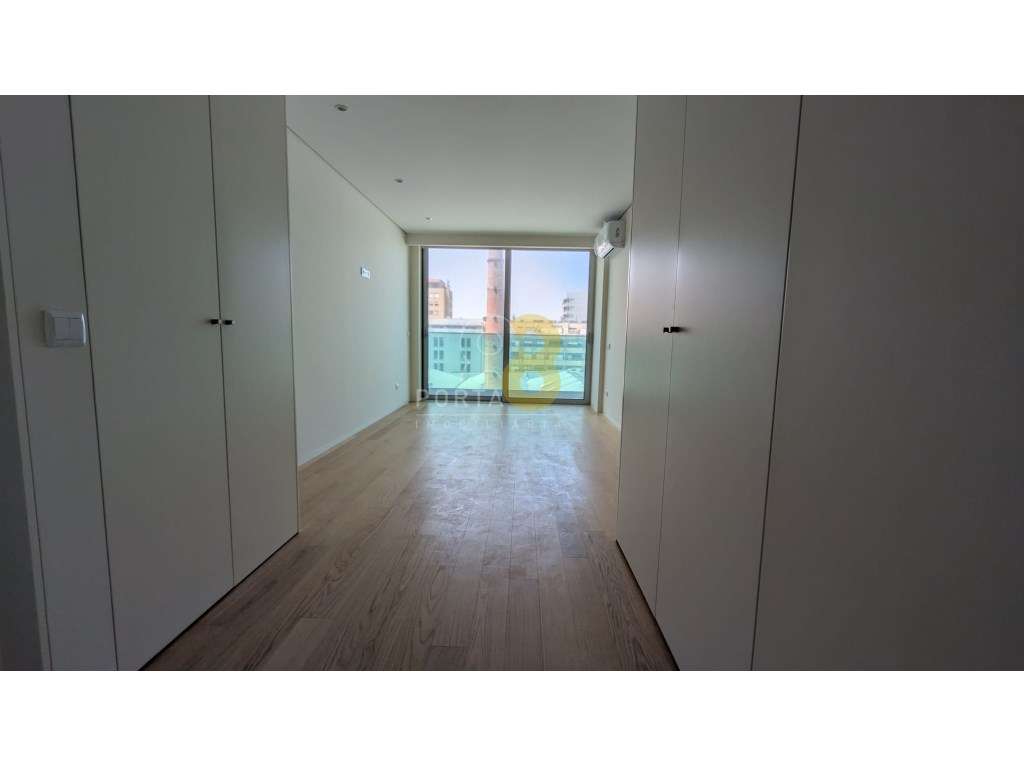 T2 Exclusivo com Terraço de 80 m² | 2 Suites | Piscina e Garagem Box-10