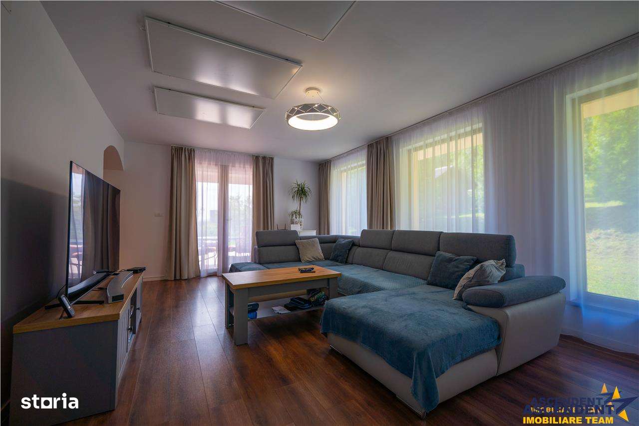 FILM! Resedinta nobiliara, in inima coltului verde al Vaii Nandrului: - Imagine principală: 2/20