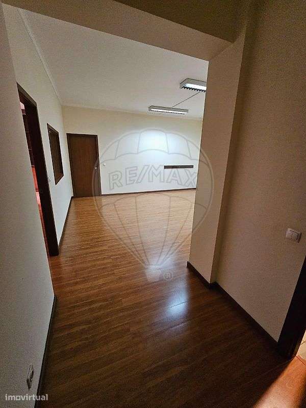 Escritório T1 para arrendamento - Grande imagem: 2/8