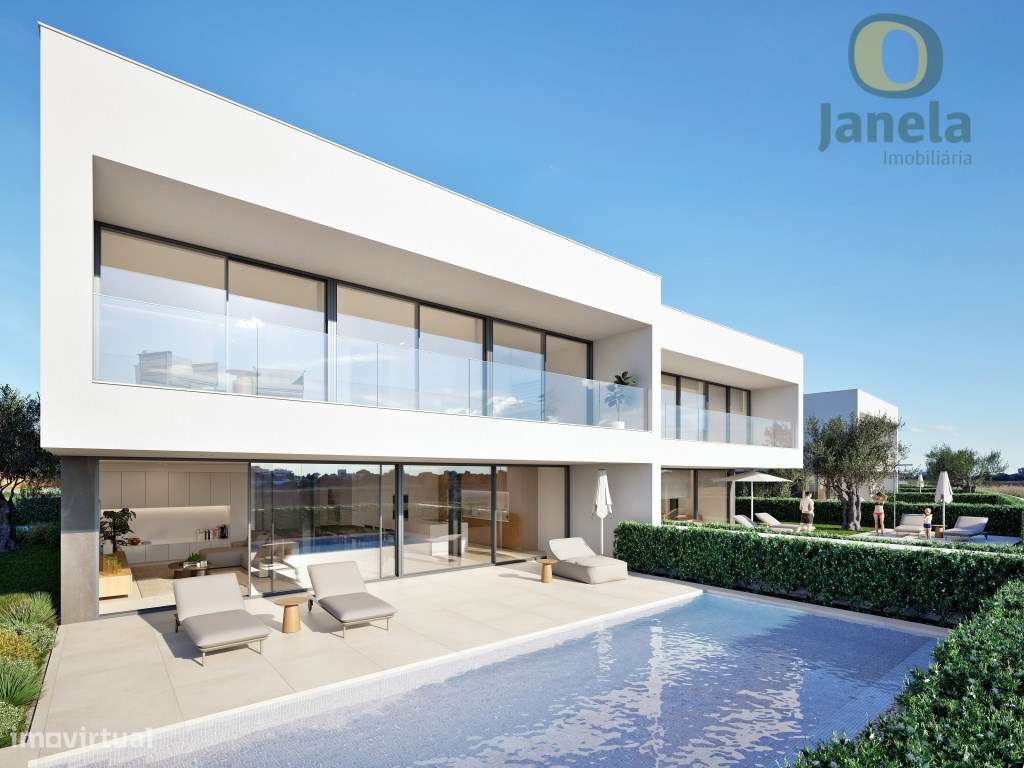 Excecional Moradia Contemporanea Com Piscina E Jardim Junto A Prai