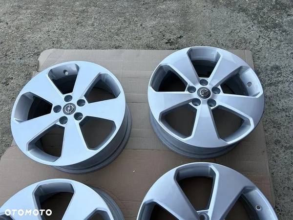 4× Felga aluminiowa alufelgi alusy Opel Mokka 7.0" x 17" 5x105 ET 38 - 16