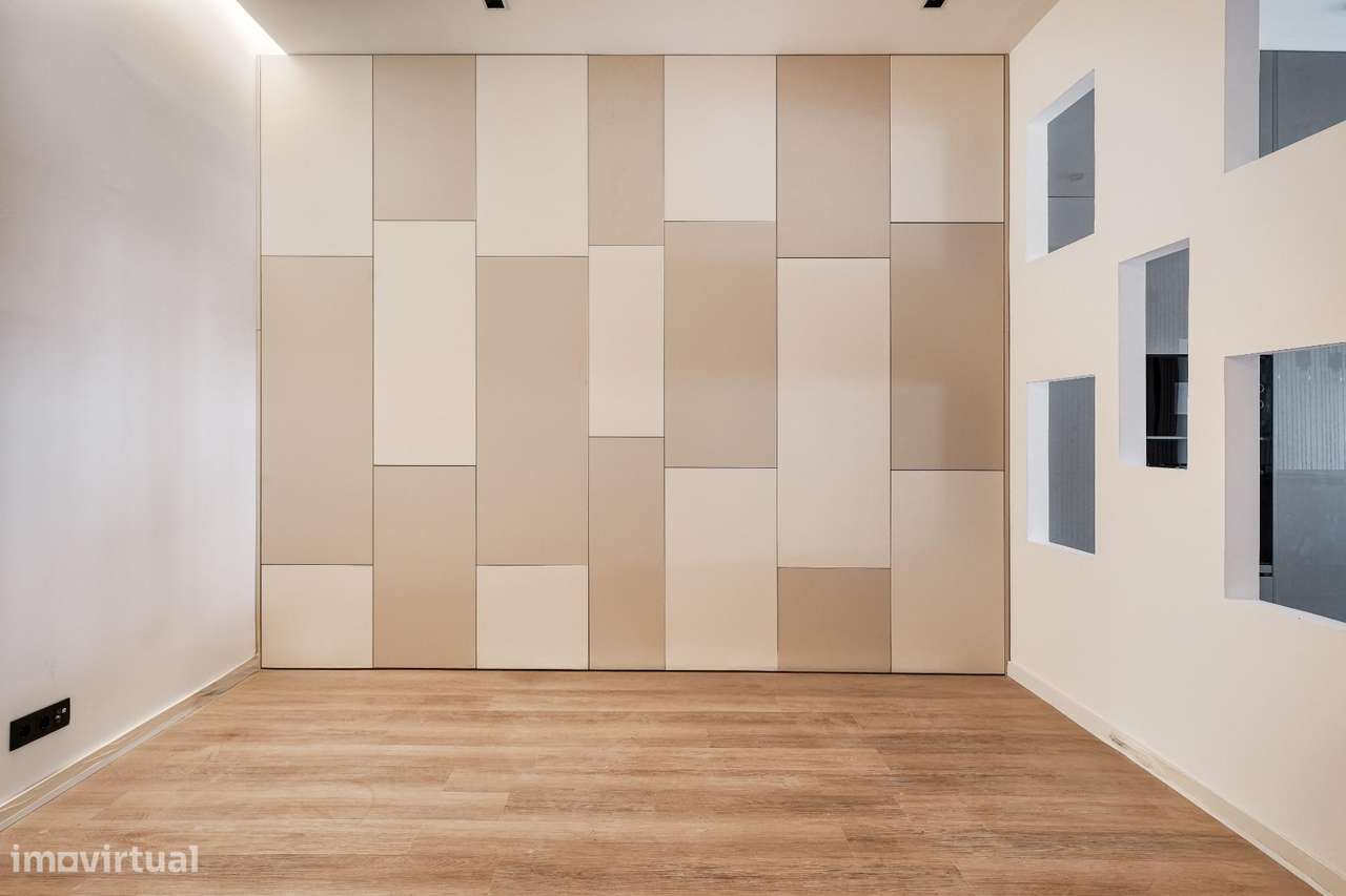 Apartamento T1+1 totalmente renovado em Monte Abraão - Grande imagem: 3/22