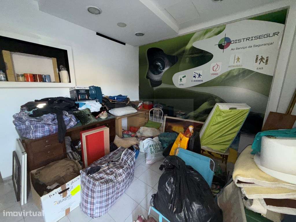 Loja com 170 m², dois pisos e elevada versatilidade - Amadora - Grande imagem: 3/22