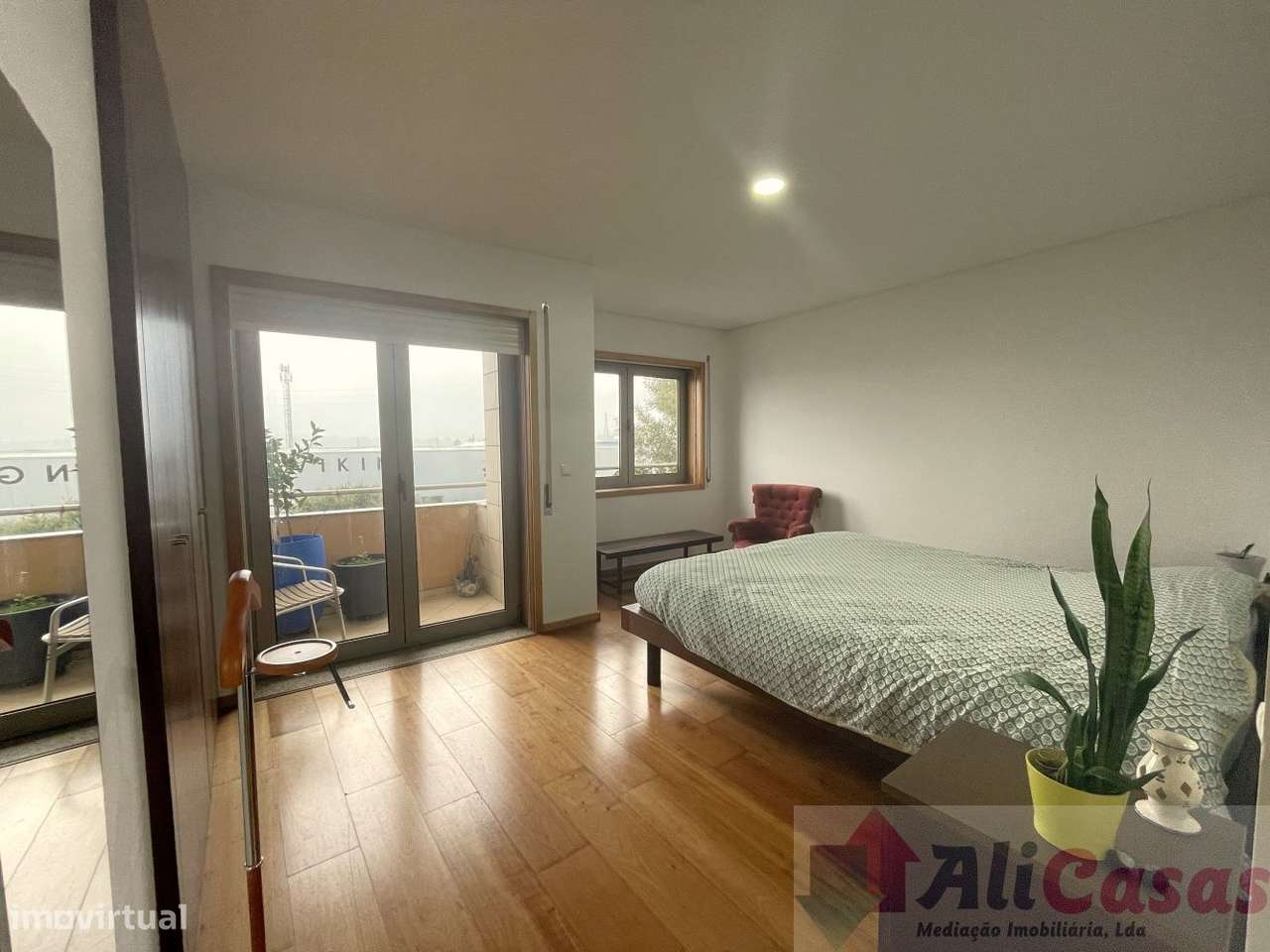 Excelente T3 Último Piso- Lugar de Garagem P/2 carros-32