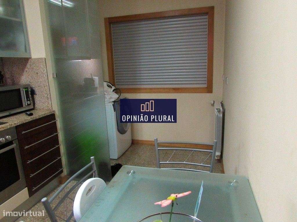 T2 em condomínio fechado c/ box para duas viaturas e dois arrumos |...-7