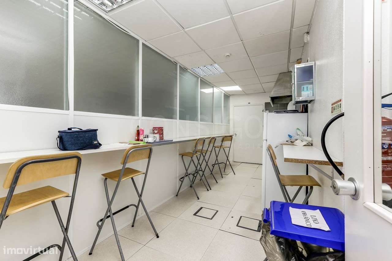 Escritório, loja e armazém com 550 m² em Linda-a-Velha, pronto a funci-7