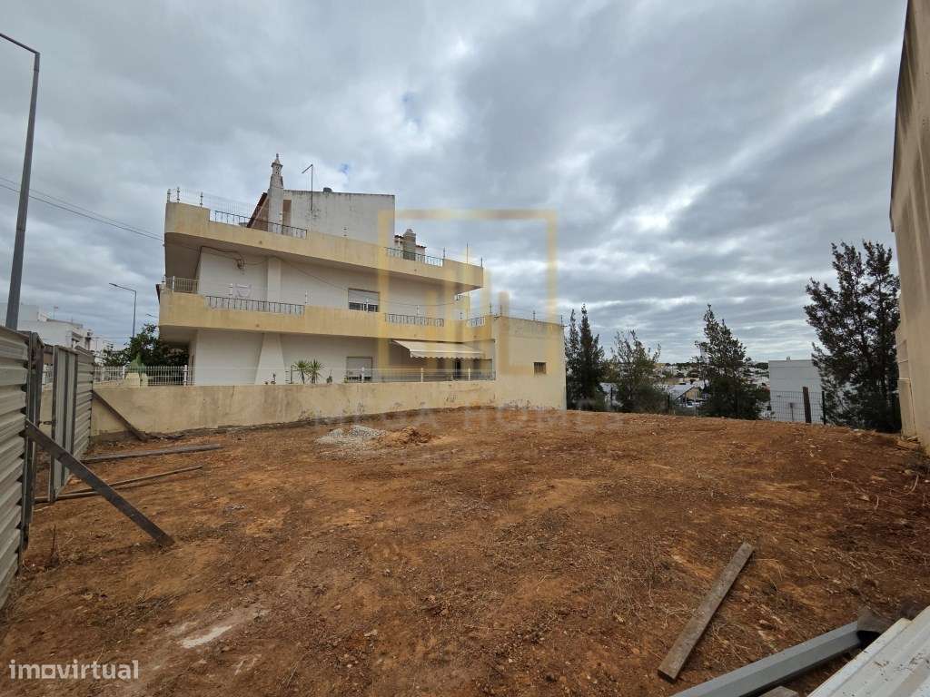 Lote de terreno com área total de 251m2 para construção de moradia ...-17