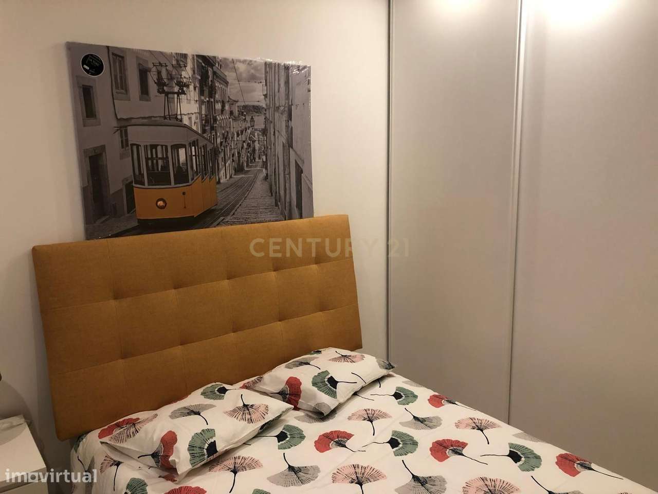 T5 completamente renovado, com 2 Suítes  em zona nobre de Coimbra OPOR-5