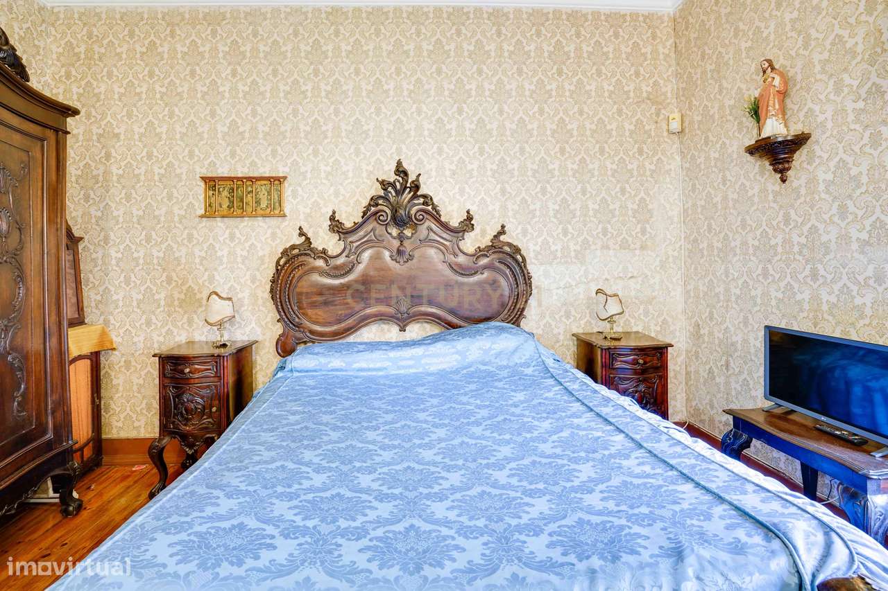 Moradia independente T6, situada no coração da linha de Cascais, junto-17