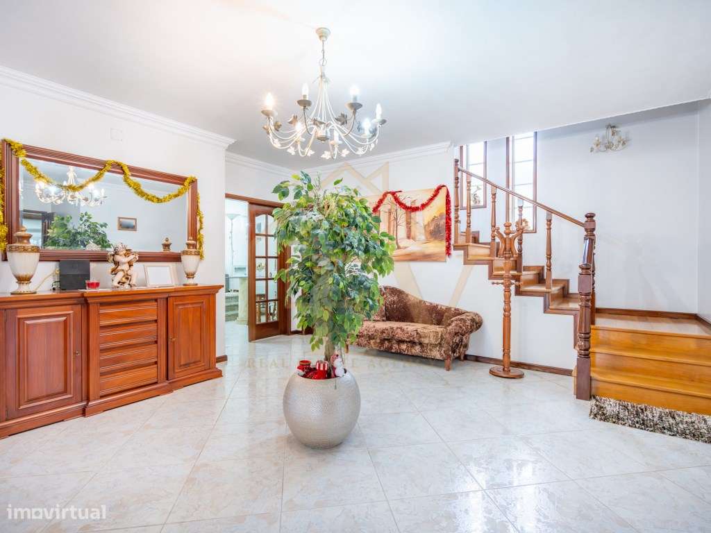 Moradia T4 em Aldão-20