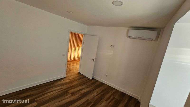 Moradia T3 recente com garagem, terraço e ar condicionado - Grande imagem: 5/12