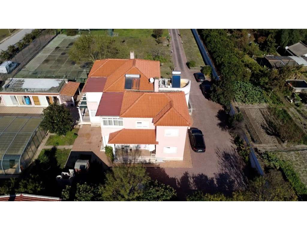 Quinta com 5.000 m², piscina aquecida e campo desportivo | 40 min d... - Grande imagem: 4/39