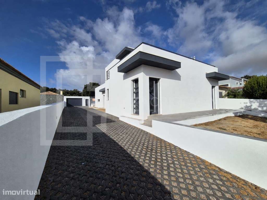 MORADIA CONTEMPORÂNEA COM PISCINA PRIVADA E GARAGEM-4