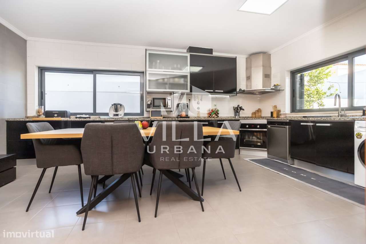 Moradia T3+1 Isolada com Jardim e Excelentes Áreas | Quinta do Anjo-33