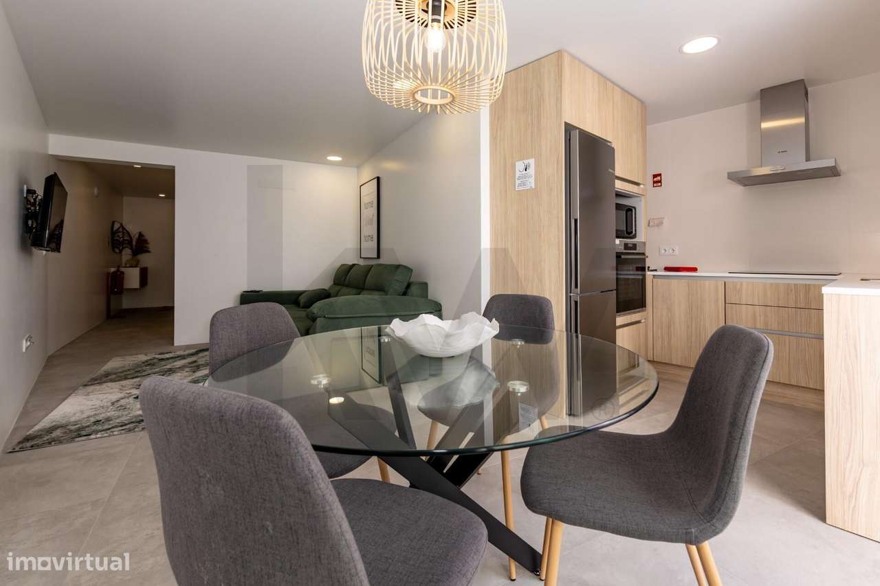 Moradia Nova com Dois Apartamentos – Viva ou Invista no Coração da Rib - Grande imagem: 2/34