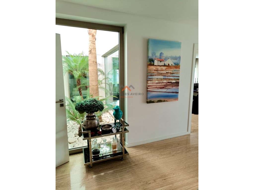 Moradia Contemporânea de Luxo com jardins tropicais e Design Exclus...-11