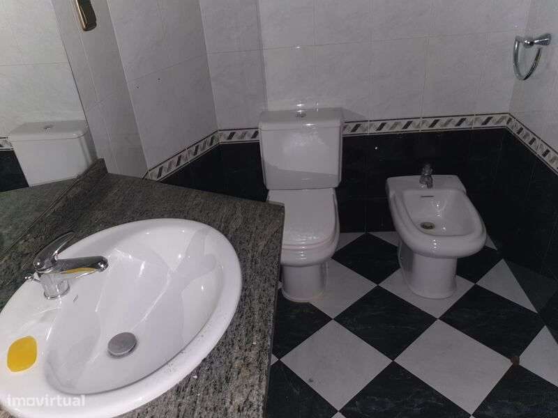 Apartamento T2 com 111 m2 no Porto-13