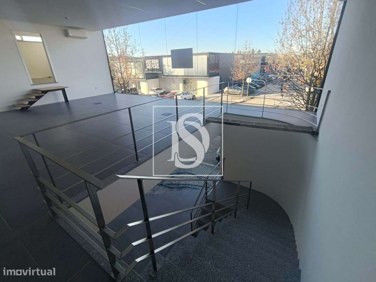 Armazém em Esmeriz  | Possibilidade de colocação de Escritórios - Grande imagem: 2/28