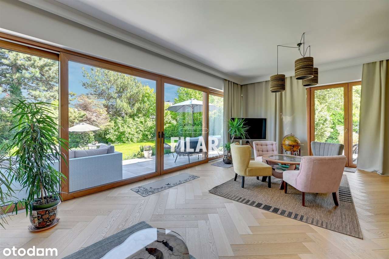 Dom wysokiej klasy z ogrodem w cichej okolicy-0