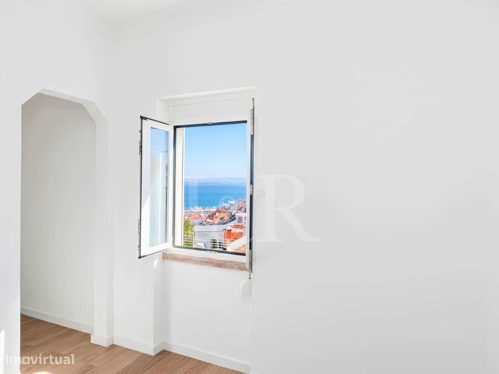 Apartamento T1 renovado com vista rio na Graça, Lisboa-4
