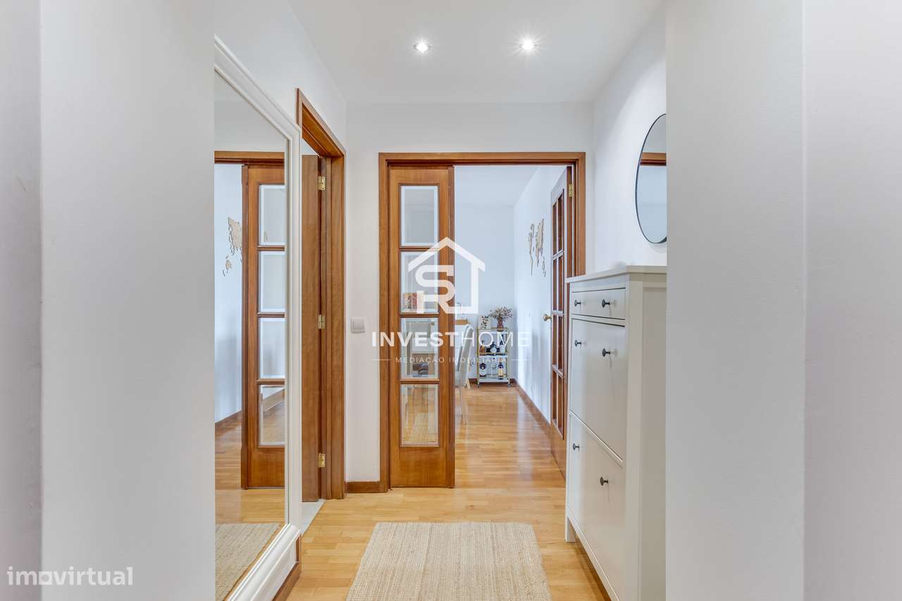 Apartamento T2 | Boas áreas | Varanda | 2 Lugares Garagem-5