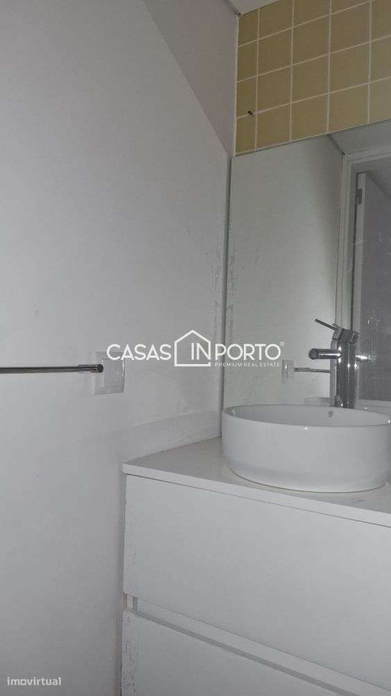 Moradia Triplex T2 com Terraço - Localização Premium junto à Lapa,-13