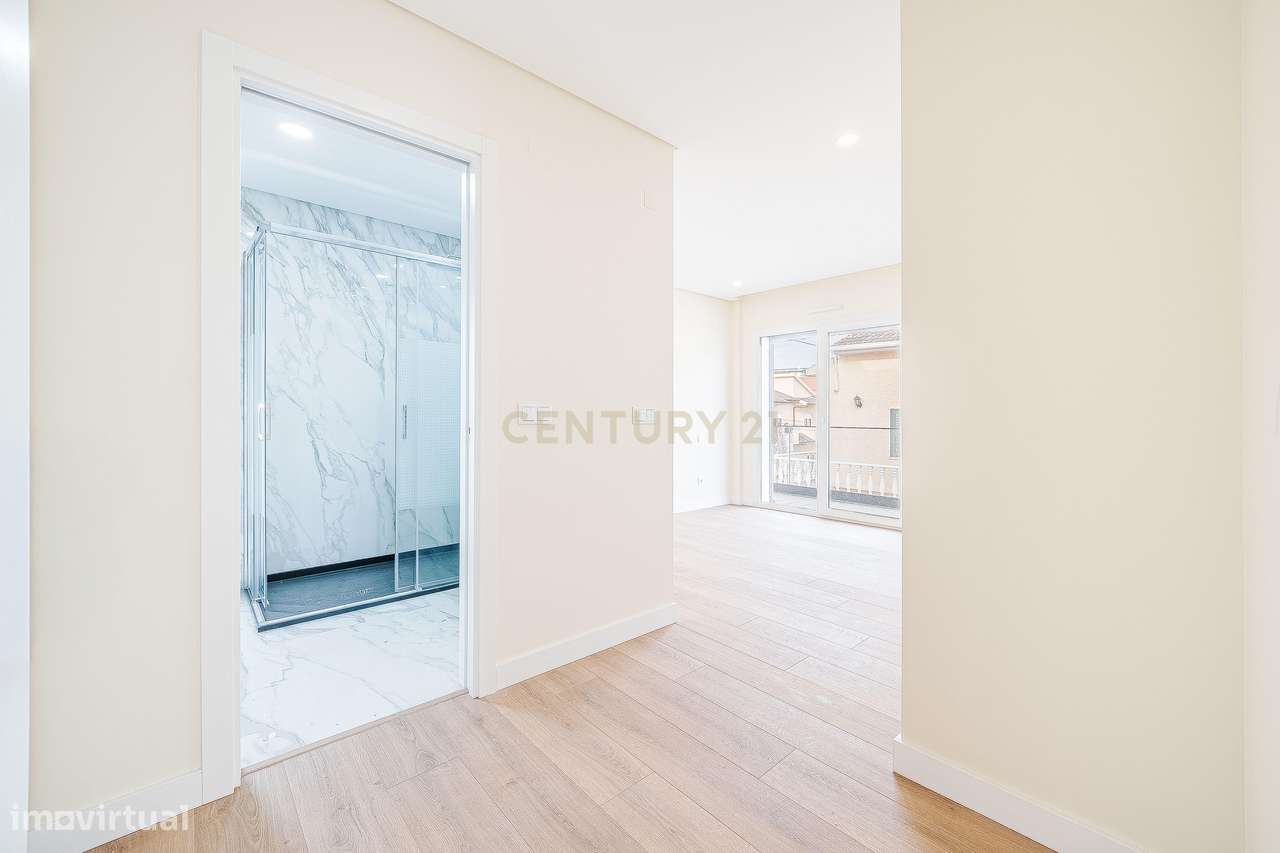 Moradia T4+1 Contemporânea com Piscina-38