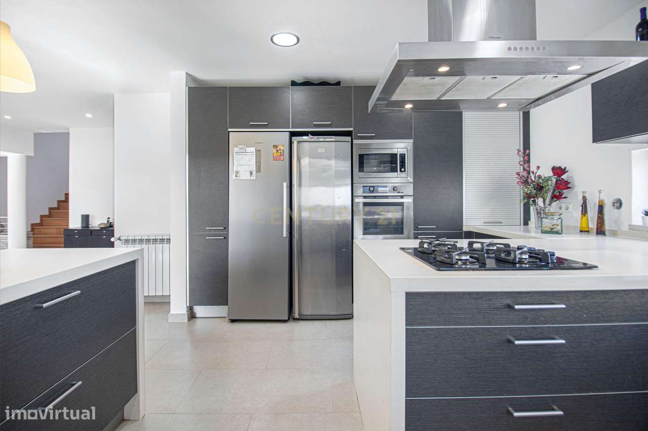 Moradia Isolada T4 291m2 em Lote de 1050 m2 em Mucifal, Colares, Sintr-18