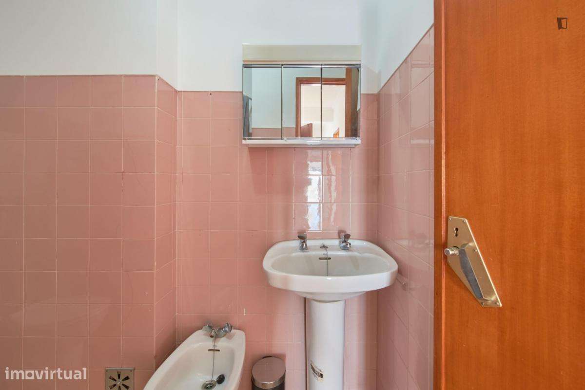 Quarto - localizado em Almada Lisbon - Grande imagem: 4/60