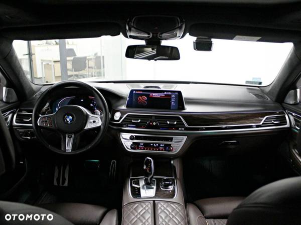 BMW Seria 7 750i xDrive sport - 15