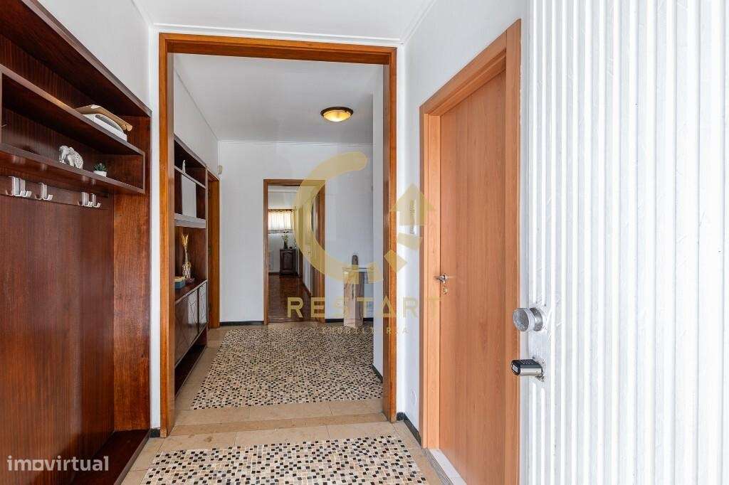Moradia T11 Remodelada – Venda com Rendimento Garantido – Santa Luzia,-10
