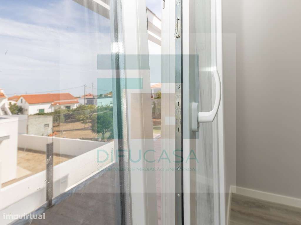 Moradia Isolada T4 Duplex com Piscina e Garagem-42