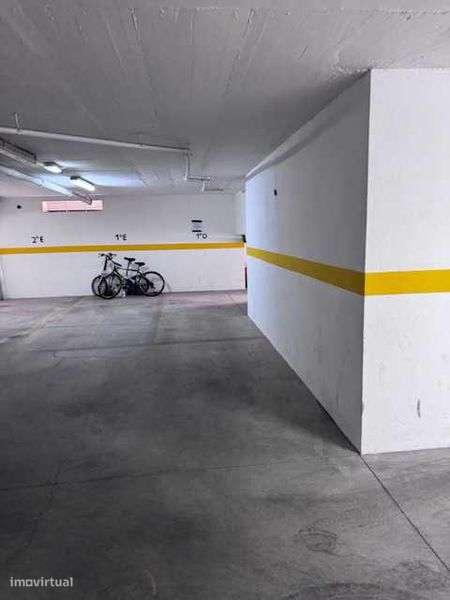 Aluga-se parqueamento (ideal para Moto) - Grande imagem: 4/7