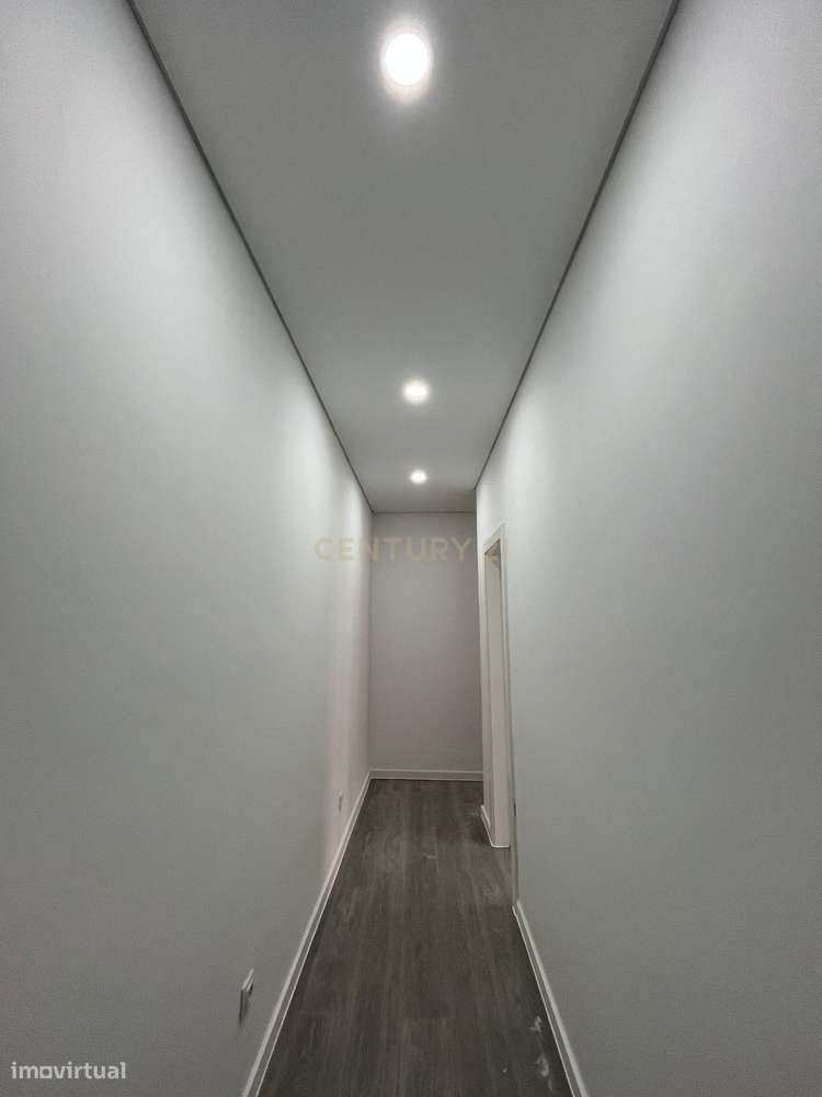 T1 na Amadora completamente remodelado, perto de serviços, comércio e - Grande imagem: 4/13