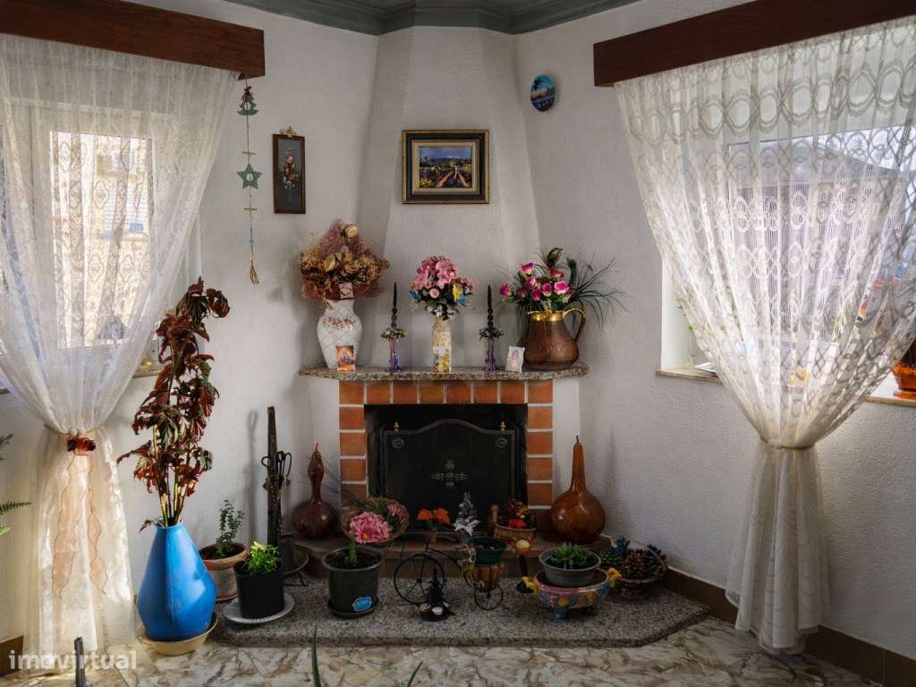 À primeira vista é uma casa como tantas outras. Na prática, é muito...-6