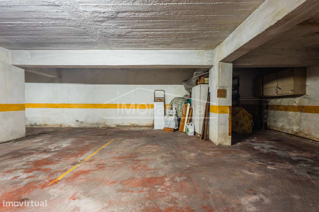 Apartamento T2 C/ Parqueamento Queluz-17
