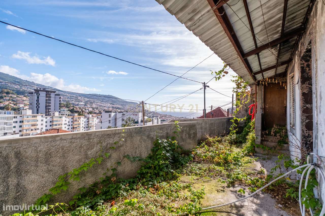 Moradia T2 no coração do Funchal-37