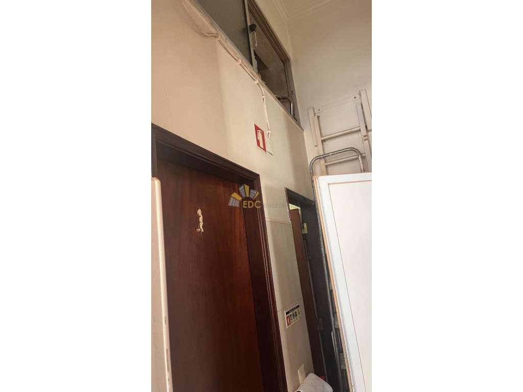 Café-snack bar para Trespasse | Localizado na Tapada das Mercês | N...-12