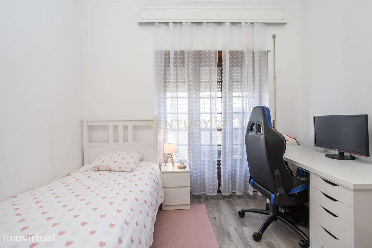 T3 equivalente a T4 no Bairro de São Gabriel com 3 Varandas e Vista Pa-17