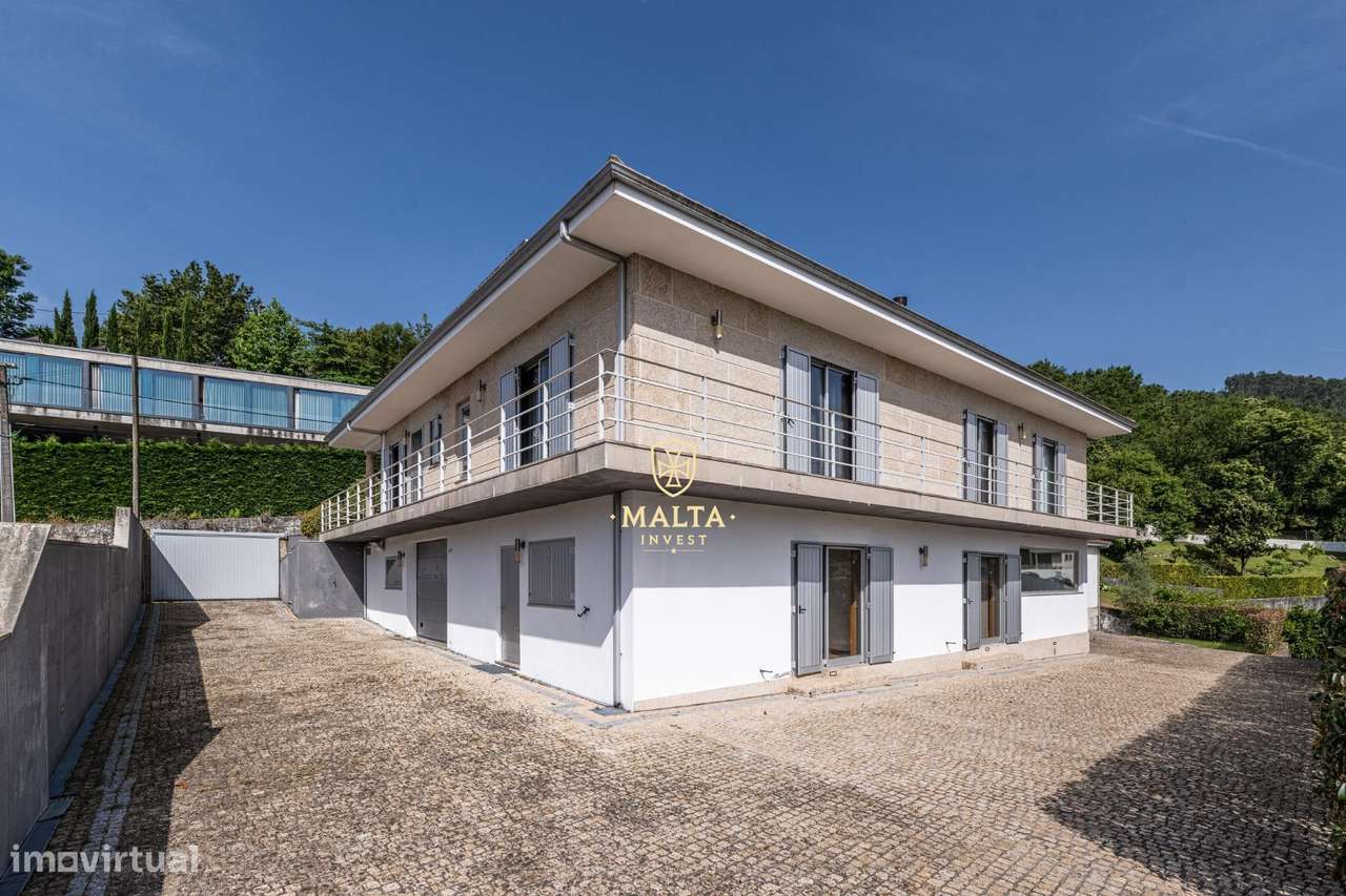 Moradia de Sonho na zona da Falperra!-16