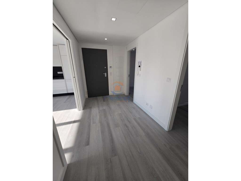 Apartamento T2 DUPLEX, com 1 Parqueamento e Arrecadação | Odivelas - Grande imagem: 2/34