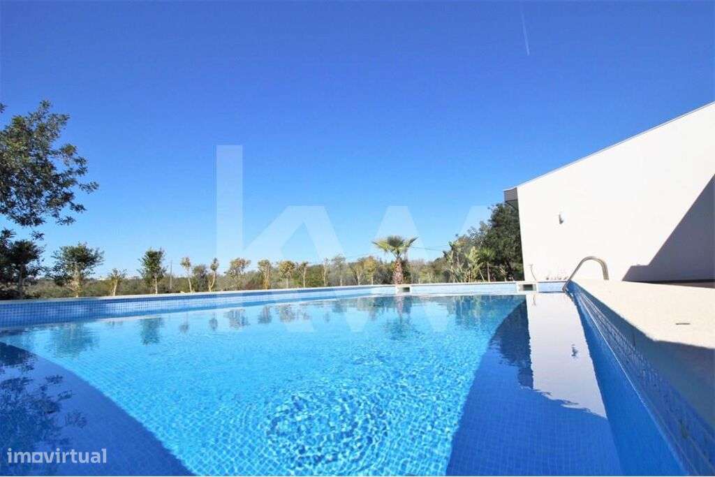 MORADIA TERREA, PISCINA, 7 SUITES, PRIVACIDADE, PERTO DAS PRAIAS, TRAN - Grande imagem: 3/60