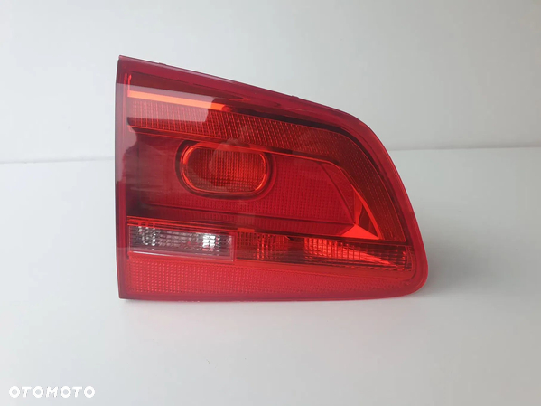 VW TOURAN LAMPA LEWY TYŁ W KLAPĘ 1T0945093 - 1