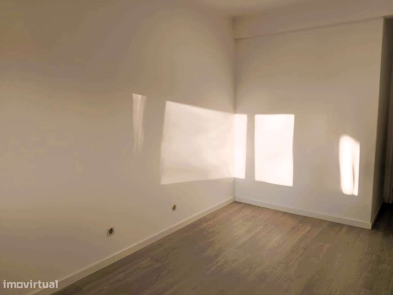 Apartamento T3 Totalmente Remodelado-18