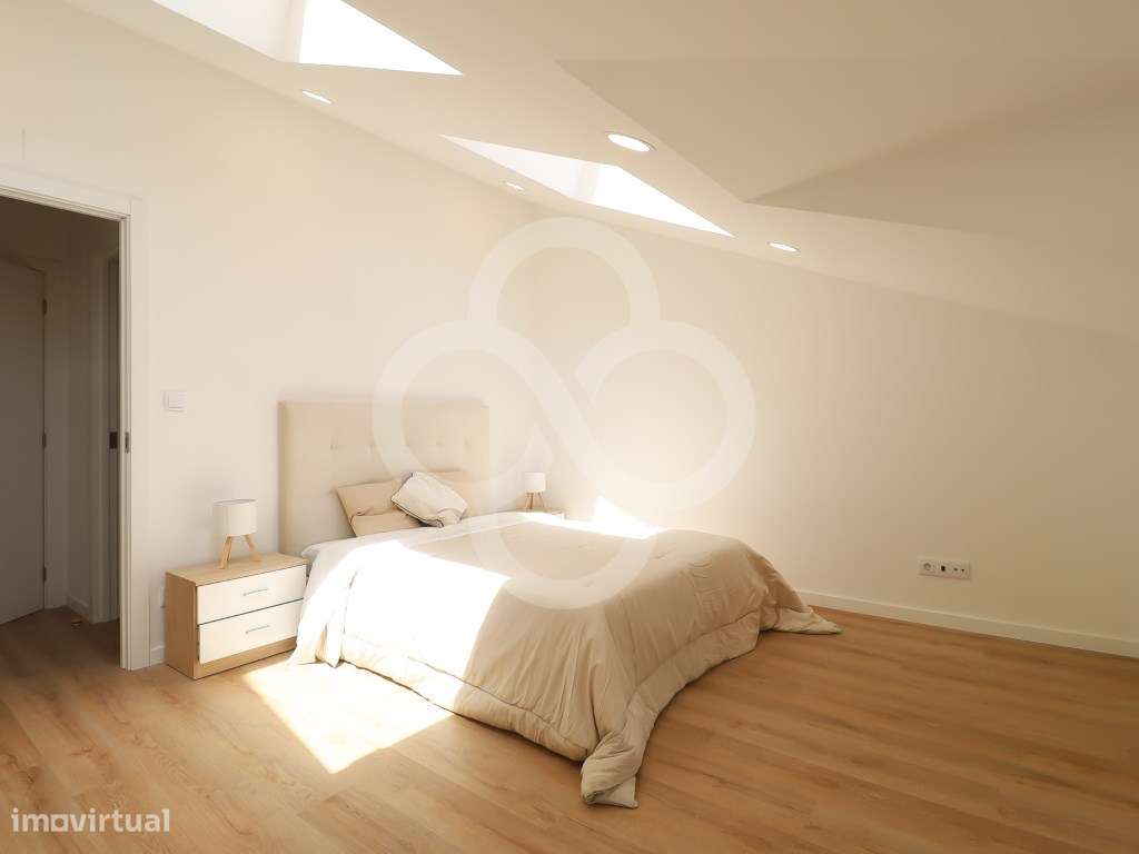 Apartamento T2 renovado totalmente com muita luz natural nos Anjos ...-7