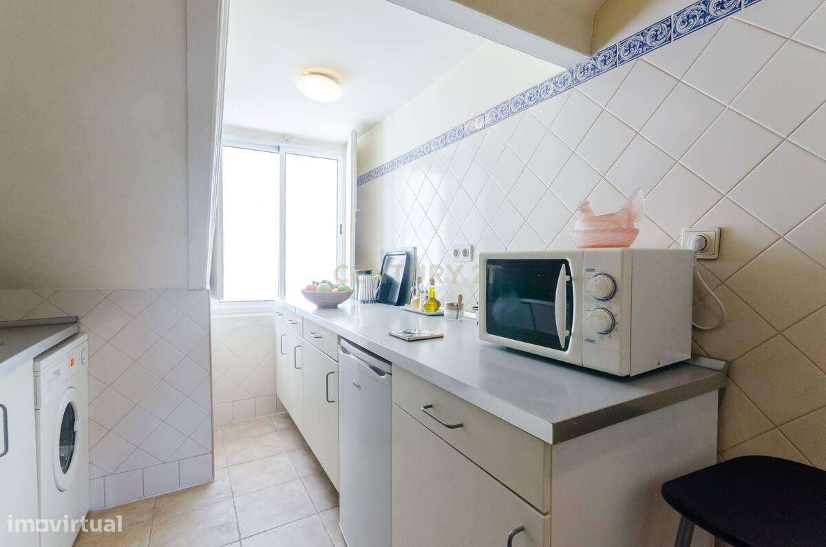 Apartamento T2 à venda na Rua da Mouraria-23