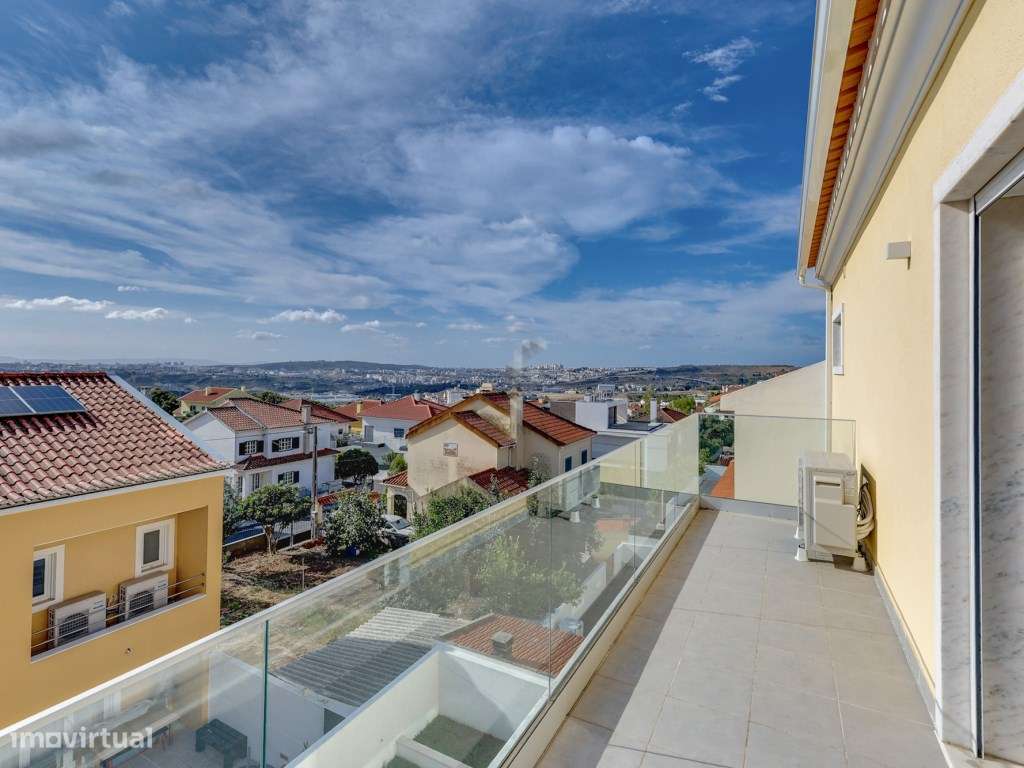 MORADIA T4 NOVA
Famões, moradia independente V4+1 nova com Jardim,...-40