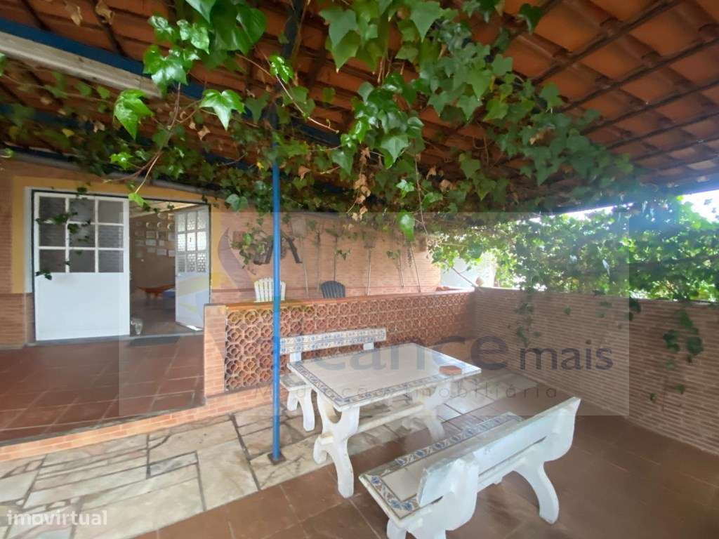 Quintinha de charme com 1,7 ha, capela privada e abundância de água...-15